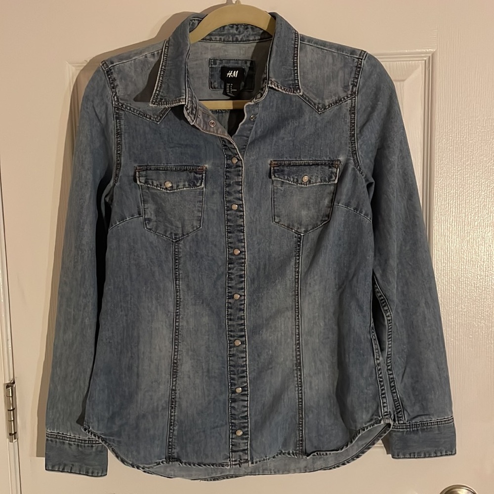 H&M Lightweight denim button up shirt